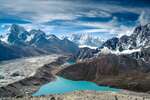 <div style='float: right;'>[gokyo-view.jpg]</div>